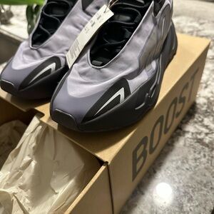 Yeezy Men's Black and Gray Sneakers